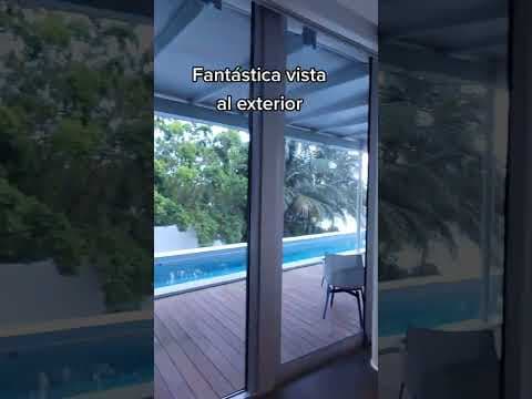 ¡Mansión con una piscina de línea de nado y vista directa al océano!🏊‍♂️